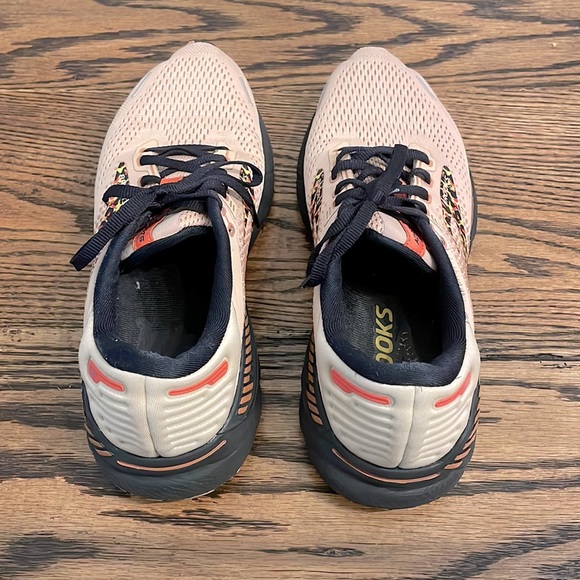 Adrenaline GTS Brooks Limited Edition - Picture 3 of 9